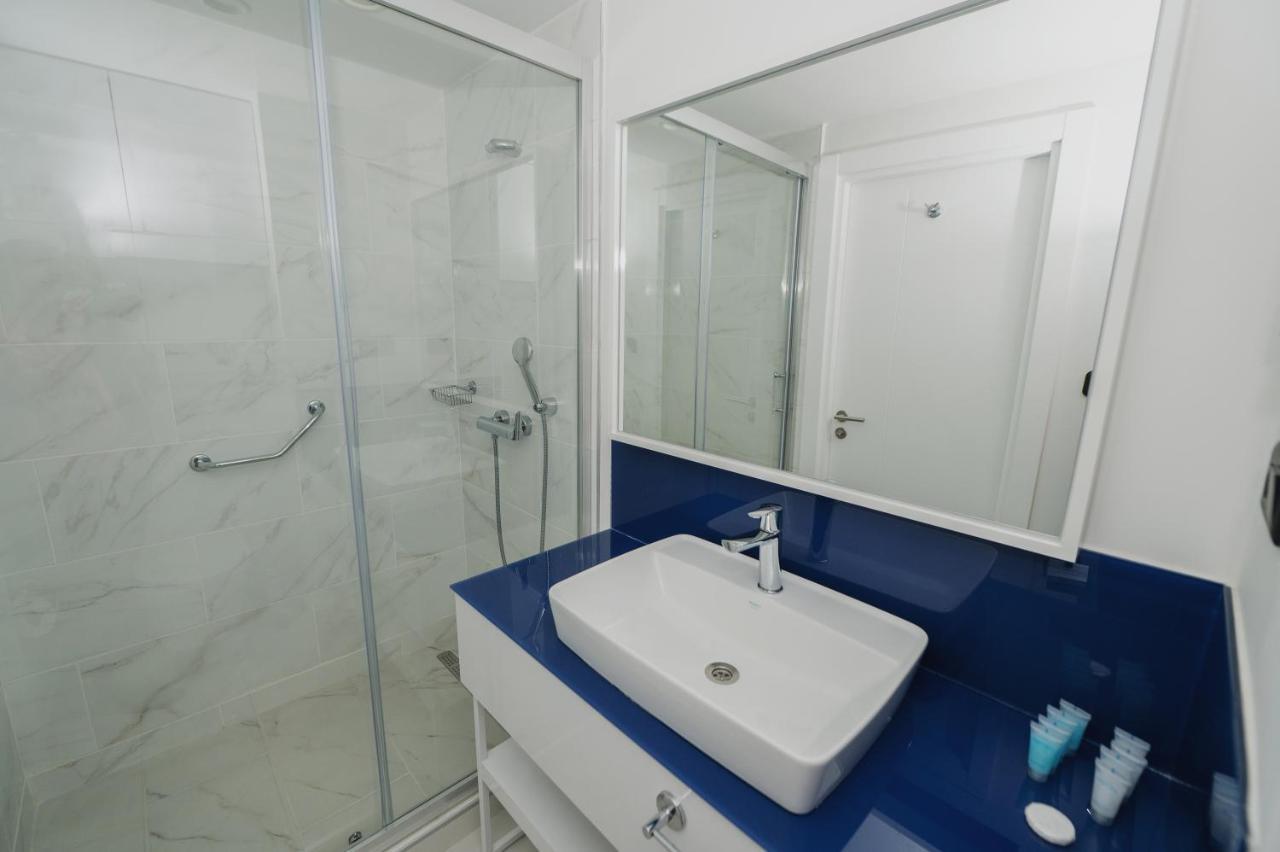 Blue Orbi City Hotel Batumi Exterior photo